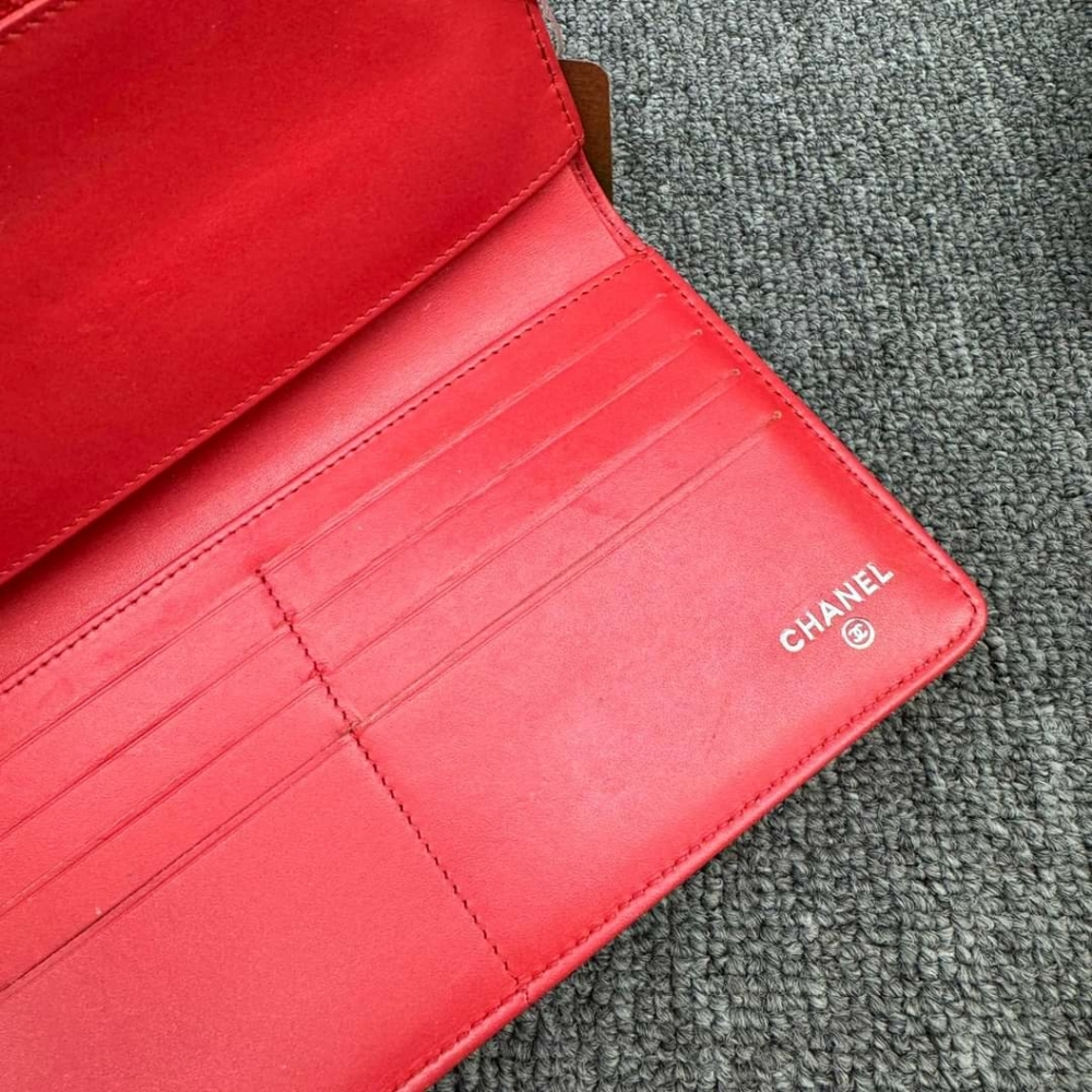 100% Authentic CHANEL Leather Wallet - Picture 13 of 16